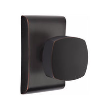 Load image into Gallery viewer, FREESTONE (FRK) PRIVACY (BED/BATH) KNOB WITH 2-3/8" BACKSET AND 1/4" ROUND FACEPLATE AND STRIKEPLATE