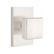 Load image into Gallery viewer, SQUARE (SQU) PRIVACY (BED/BATH) KNOB WITH 2-3/8" BACKSET AND 1/4" ROUND FACEPLATE AND STRIKEPLATE