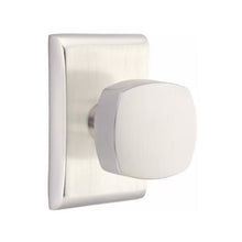 Load image into Gallery viewer, FREESTONE (FRK) PRIVACY (BED/BATH) KNOB WITH 2-3/8" BACKSET AND 1/4" ROUND FACEPLATE AND STRIKEPLATE