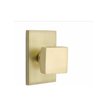 Load image into Gallery viewer, SQUARE (SQU) PRIVACY (BED/BATH) KNOB WITH 2-3/8" BACKSET AND 1/4" ROUND FACEPLATE AND STRIKEPLATE