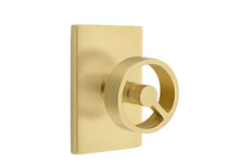 Load image into Gallery viewer, SPOKE (SPK) PASSAGE (HALL/CLOSET) KNOB WITH 2-3/8" BACKSET AND 1/4" ROUND FACEPLATE AND STRIKEPLATE