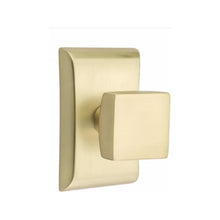 Load image into Gallery viewer, SQUARE (SQU) PRIVACY (BED/BATH) KNOB WITH 2-3/8" BACKSET AND 1/4" ROUND FACEPLATE AND STRIKEPLATE