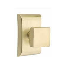 Load image into Gallery viewer, SQUARE (SQU) PASSAGE (HALL/CLOSET) KNOB WITH 2-3/8" BACKSET AND 1/4" ROUND FACEPLATE AND STRIKEPLATE