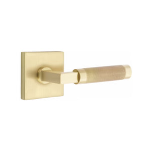 L-SQUARE KNURLED (LS.KN) PRIVACY (BED/BATH) LEVER WITH 2-3/8" BACKSET AND 1/4" ROUND FACEPLATE AND STRIKEPLATE