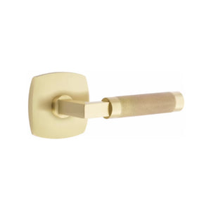 L-SQUARE KNURLED (LS.KN) PRIVACY (BED/BATH) LEVER WITH 2-3/8" BACKSET AND 1/4" ROUND FACEPLATE AND STRIKEPLATE