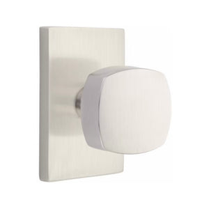 FREESTONE (FRK) PRIVACY (BED/BATH) KNOB WITH 2-3/8" BACKSET AND 1/4" ROUND FACEPLATE AND STRIKEPLATE