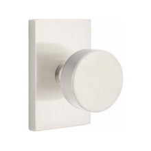 Load image into Gallery viewer, ROUND (ROU) KEY IN KNOB LOCKSET WITH 2-3/8&quot; BACKSET AND 1/4&quot; ROUND FACEPLATE AND STRIKEPLATE
