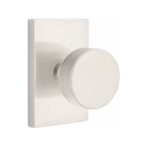 ROUND (ROU) KEY IN KNOB LOCKSET WITH 2-3/8" BACKSET AND 1/4" ROUND FACEPLATE AND STRIKEPLATE