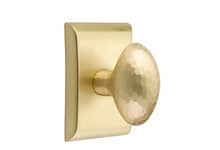 Load image into Gallery viewer, HAMMERED EGG (HE) PASSAGE (HALL/CLOSET) KNOB WITH 2-3/8&quot; BACKSET AND 1/4&quot; ROUND FACEPLATE AND STRIKEPLATE
