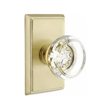 Load image into Gallery viewer, GEORGETOWN GLASS (GT) PASSAGE (HALL/CLOSET) KNOB WITH 2-3/8&quot; BACKSET AND 1/4&quot; ROUND FACEPLATE AND STRIKEPLATE
