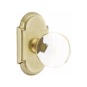 BRISTOL GLASS (BL) PASSAGE (HALL/CLOSET) KNOB WITH 2-3/8" BACKSET AND 1/4" ROUND FACEPLATE AND STRIKEPLATE WITH TRADITIONAL ROSETTE