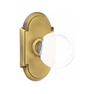 BRISTOL GLASS (BL) PRIVACY (BED/ BATH) KNOB WITH 2-3/8" BACKSET AND 1/4" ROUND FACEPLATE AND STRIKEPLATE WITH TRADITIONAL ROSETTE